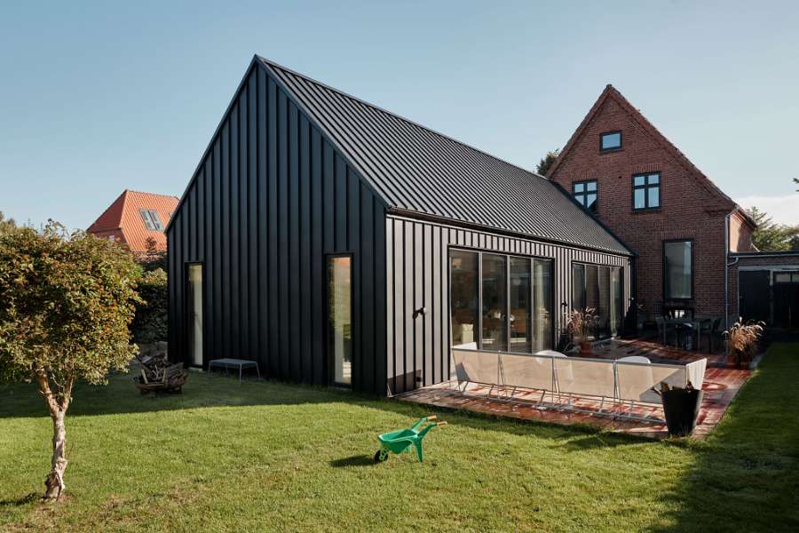 Steel profile solution for home in an excellent location, 